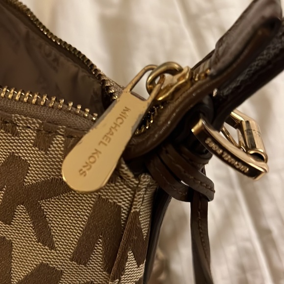 Michael Kors Small Shoulder Bag - Picture 11 of 11